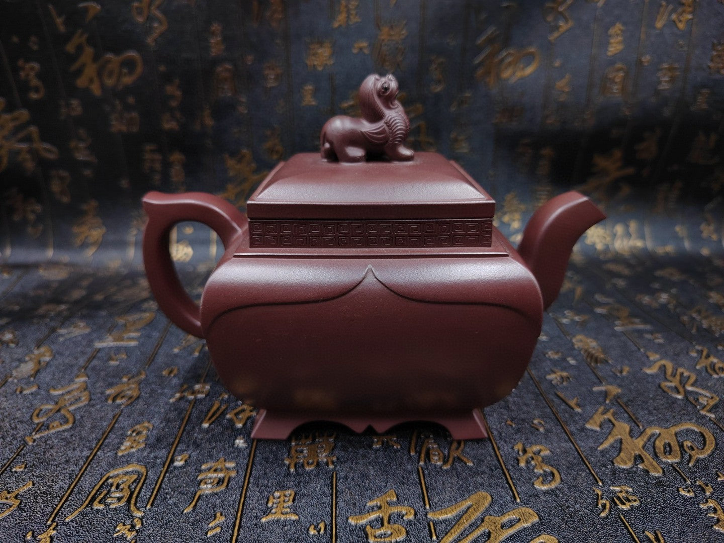 A0711 Chinese Yixing Zisha Clay Fortune Lion Teapot w Artist Signed