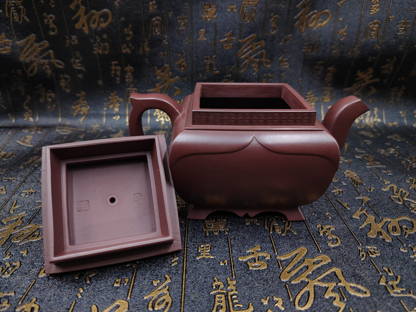 A0711 Chinese Yixing Zisha Clay Fortune Lion Teapot w Artist Signed