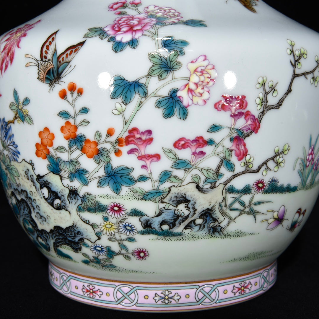 A0730 Chinese Qing Dynasty Gilt Edge Famille Rose Butterfly & Flowers Design Porcelain Vase