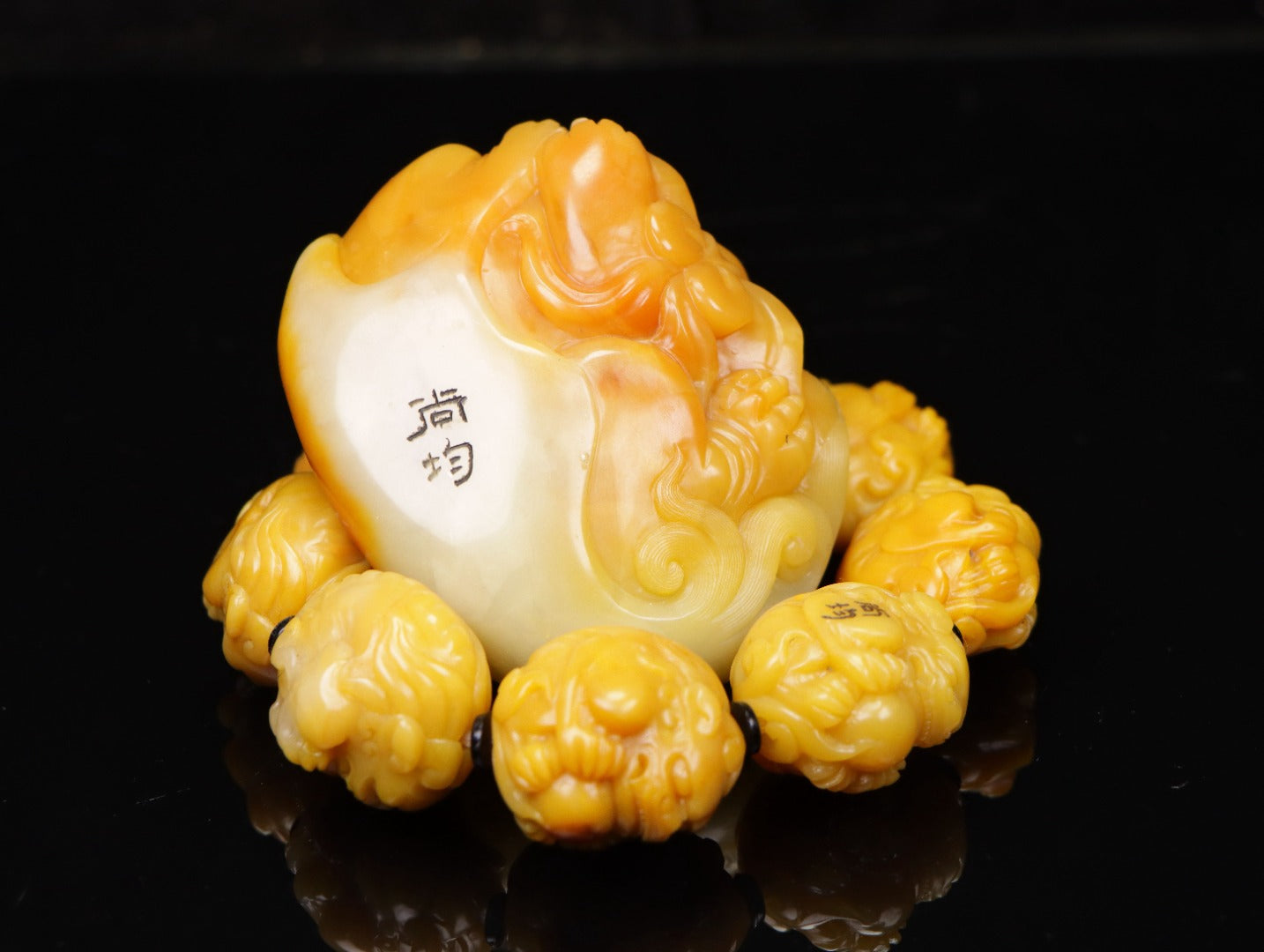 A0737 Superb Chinese Shoushan Tianhuang Stone Carved Fortune Lion Statue w Beads Bracelet