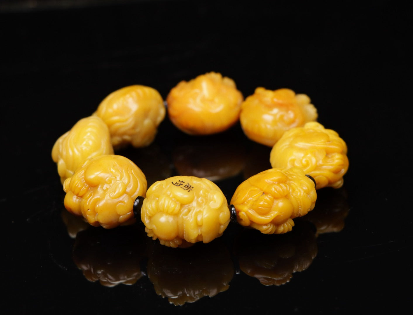 A0737 Superb Chinese Shoushan Tianhuang Stone Carved Fortune Lion Statue w Beads Bracelet