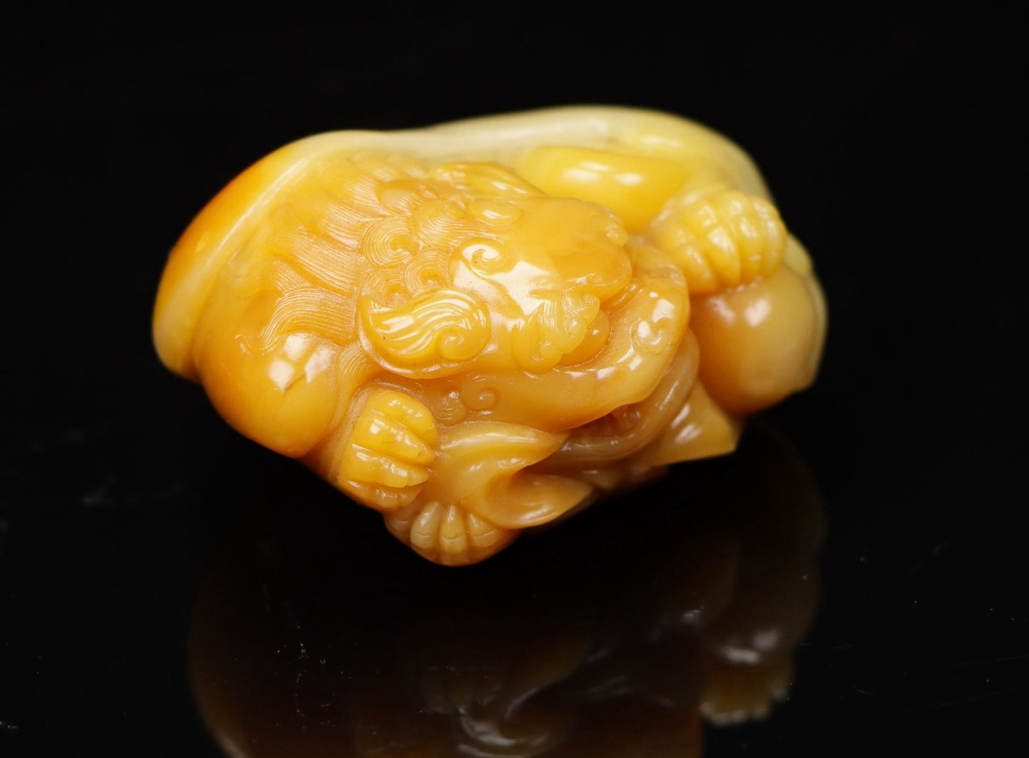 A0737 Superb Chinese Shoushan Tianhuang Stone Carved Fortune Lion Statue w Beads Bracelet