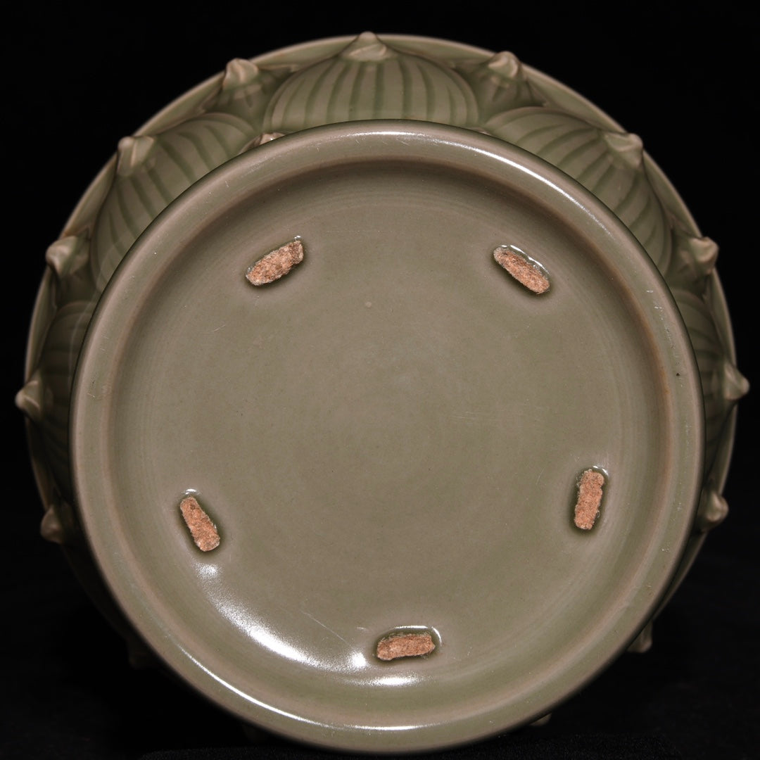 A0739 Chinese Yue Kiln Lotus Flower Porcelain Incense Burner