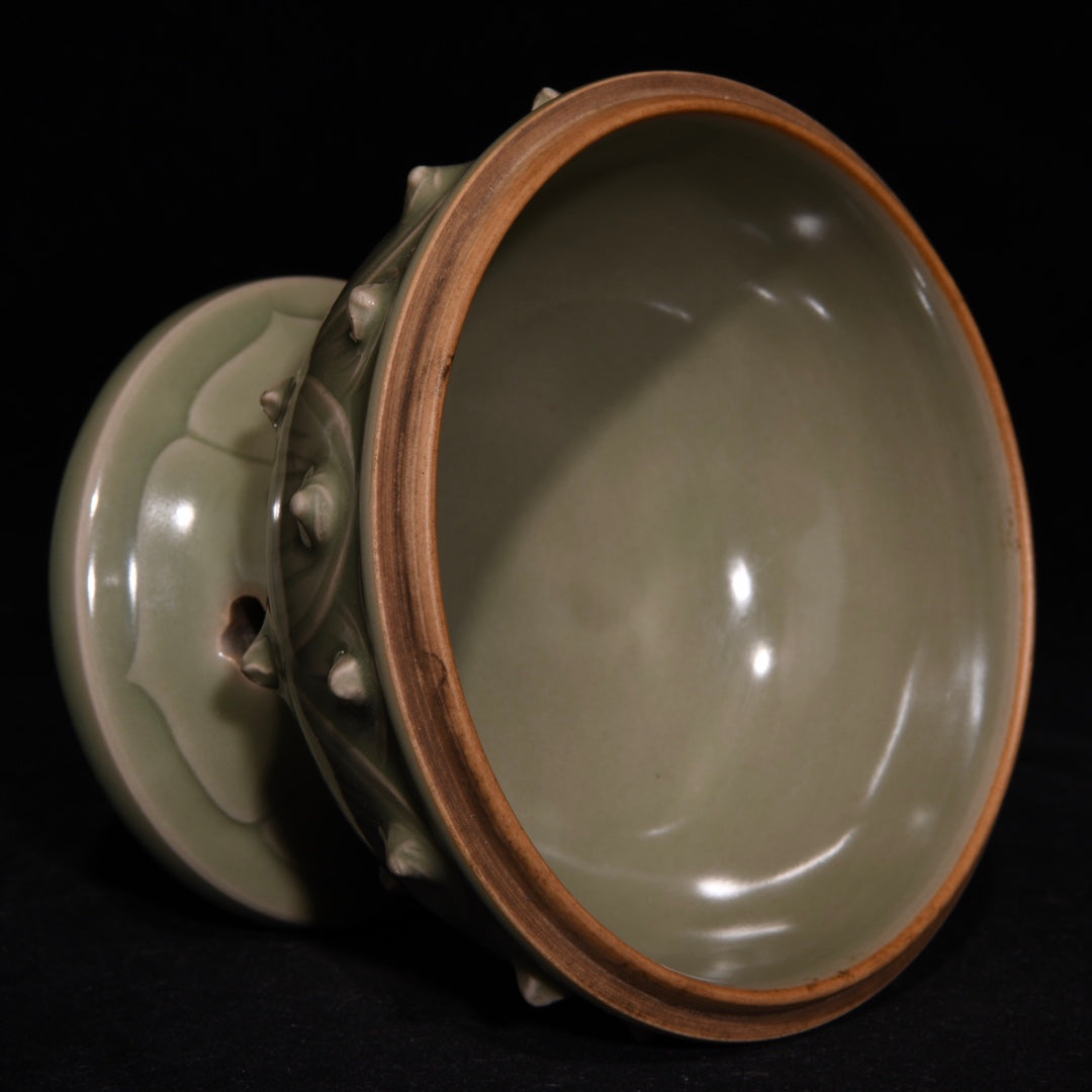 A0739 Chinese Yue Kiln Lotus Flower Porcelain Incense Burner