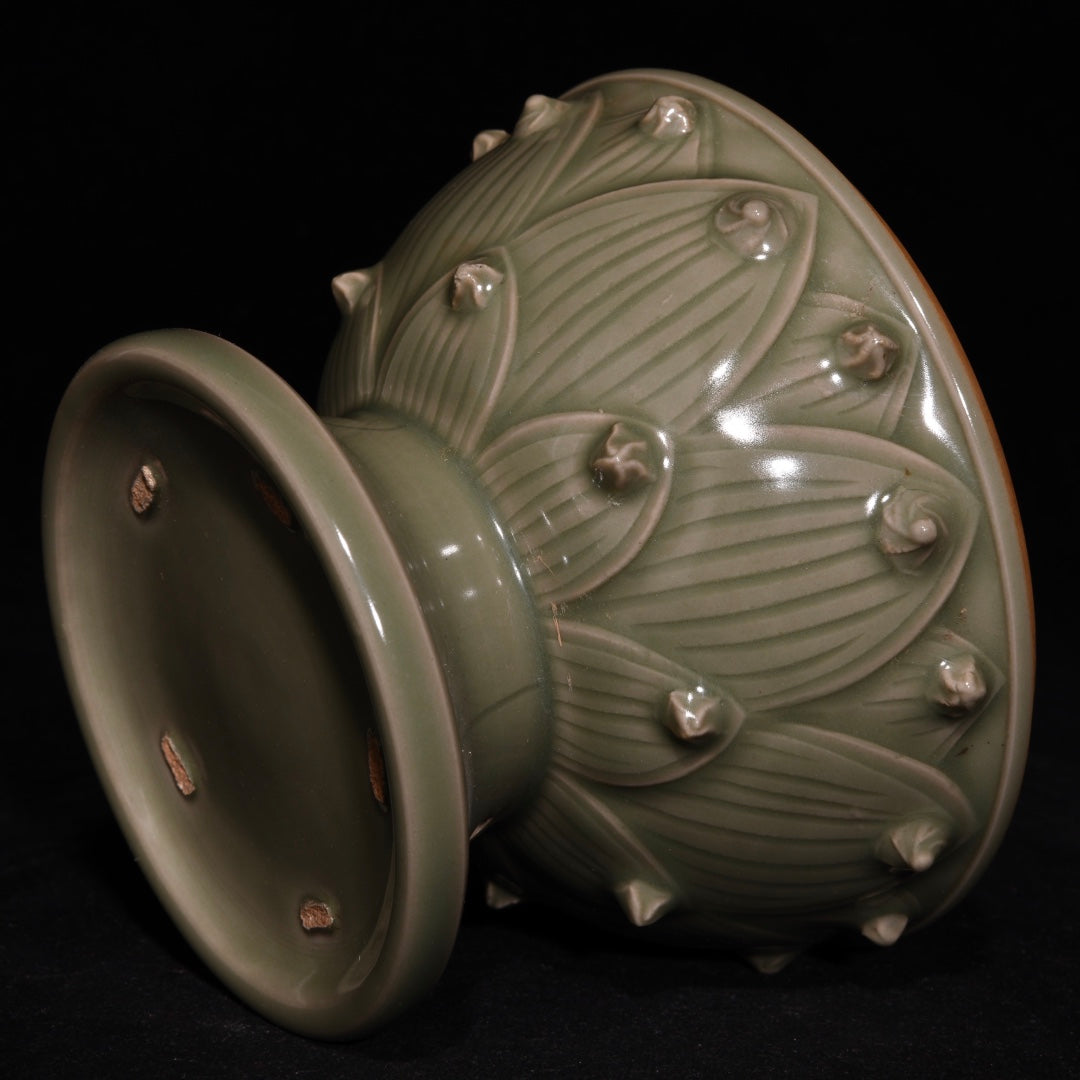 A0739 Chinese Yue Kiln Lotus Flower Porcelain Incense Burner