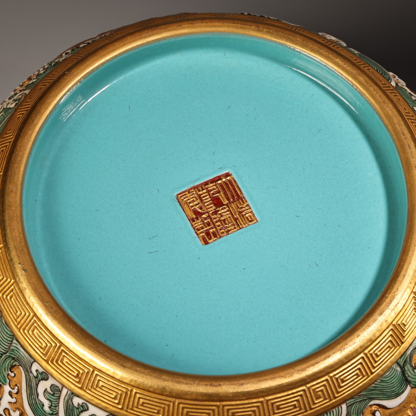 A0747 Chinese Qing Dynasty Gilt Gold Famille Rose Enamel Low Relief Clouds Dragon Design Porcelain Jar