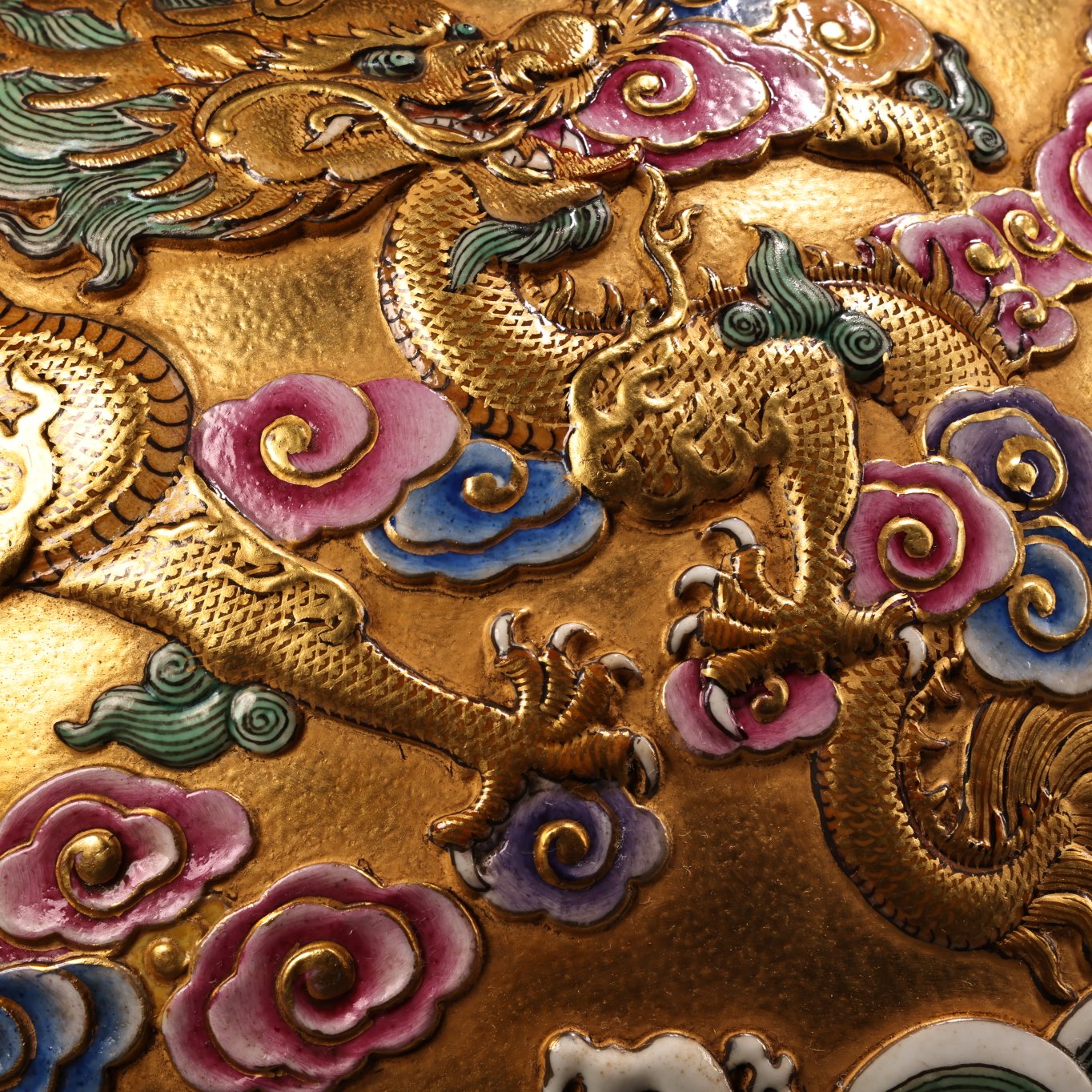 A0747 Chinese Qing Dynasty Gilt Gold Famille Rose Enamel Low Relief Clouds Dragon Design Porcelain Jar