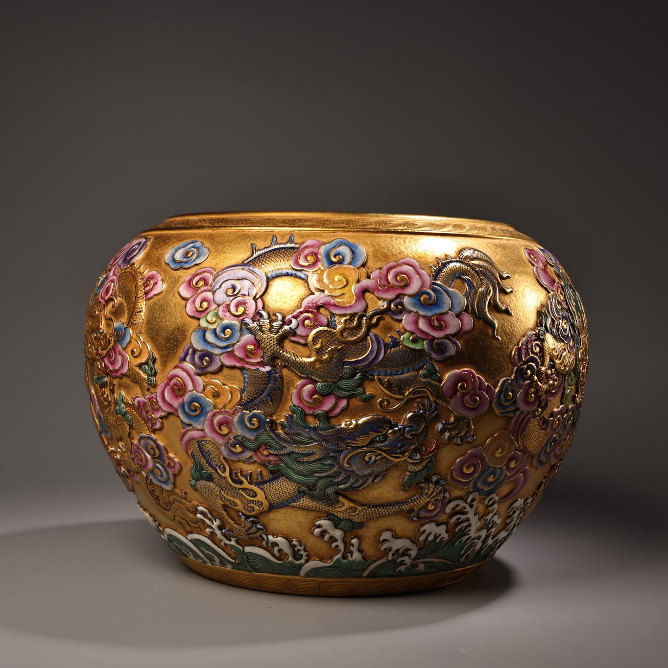 A0747 Chinese Qing Dynasty Gilt Gold Famille Rose Enamel Low Relief Clouds Dragon Design Porcelain Jar