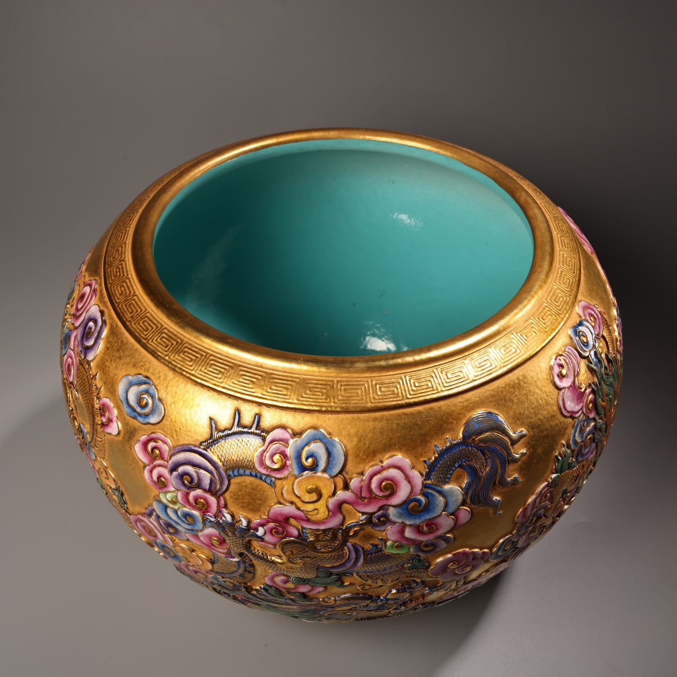 A0747 Chinese Qing Dynasty Gilt Gold Famille Rose Enamel Low Relief Clouds Dragon Design Porcelain Jar