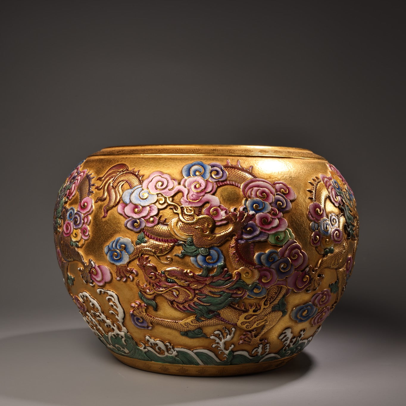 A0747 Chinese Qing Dynasty Gilt Gold Famille Rose Enamel Low Relief Clouds Dragon Design Porcelain Jar