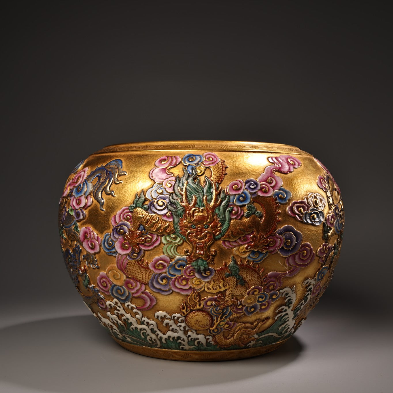 A0747 Chinese Qing Dynasty Gilt Gold Famille Rose Enamel Low Relief Clouds Dragon Design Porcelain Jar