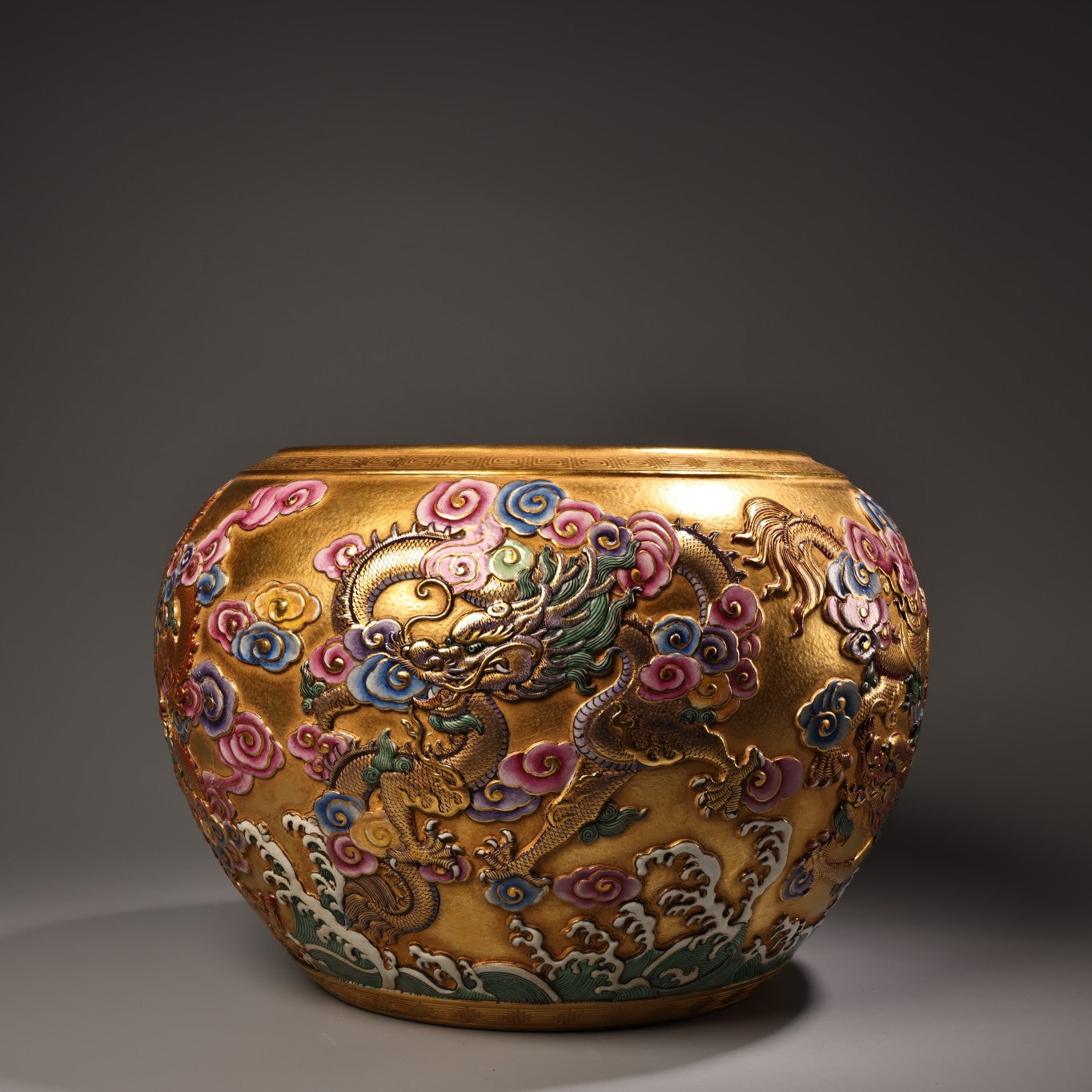 A0747 Chinese Qing Dynasty Gilt Gold Famille Rose Enamel Low Relief Clouds Dragon Design Porcelain Jar