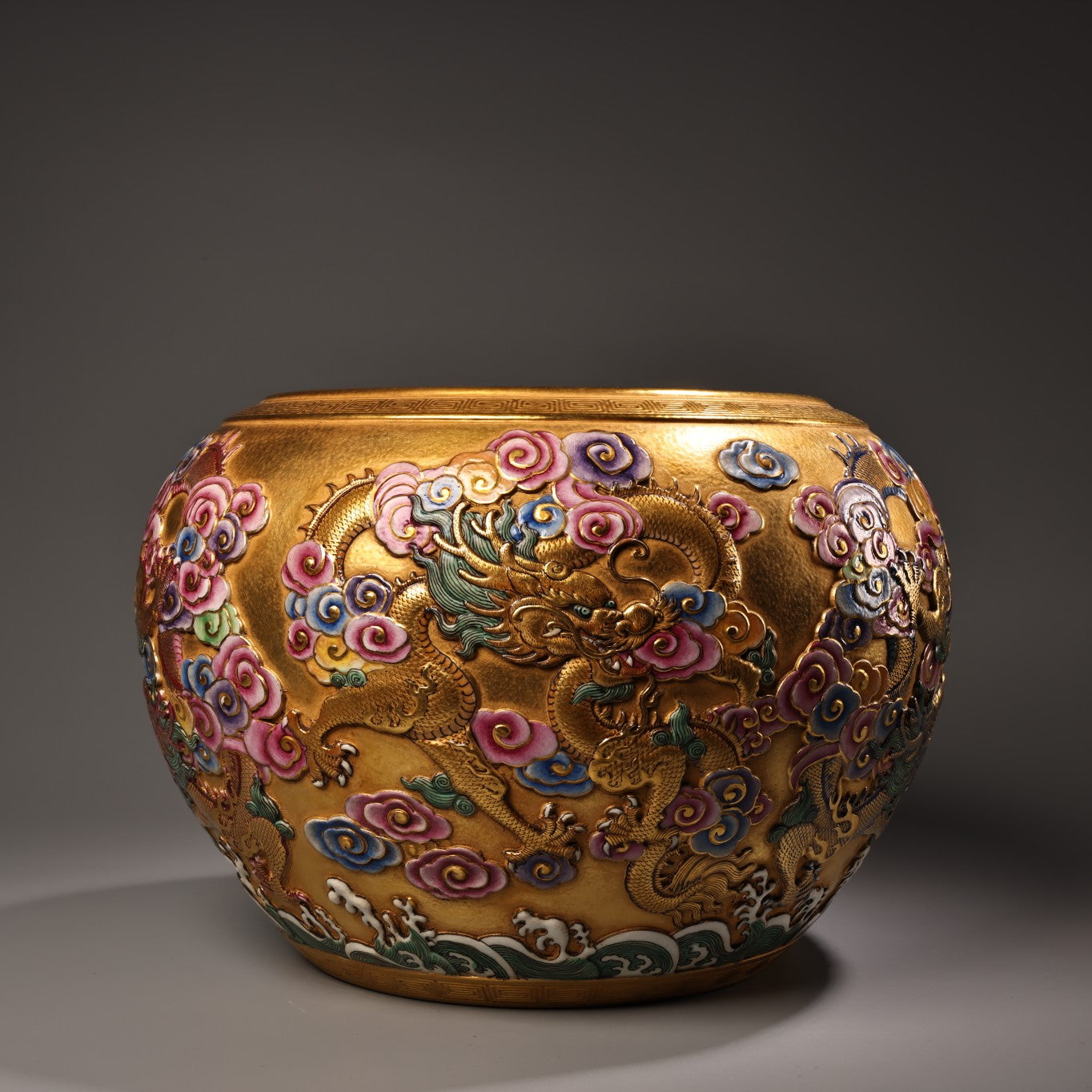 A0747 Chinese Qing Dynasty Gilt Gold Famille Rose Enamel Low Relief Clouds Dragon Design Porcelain Jar