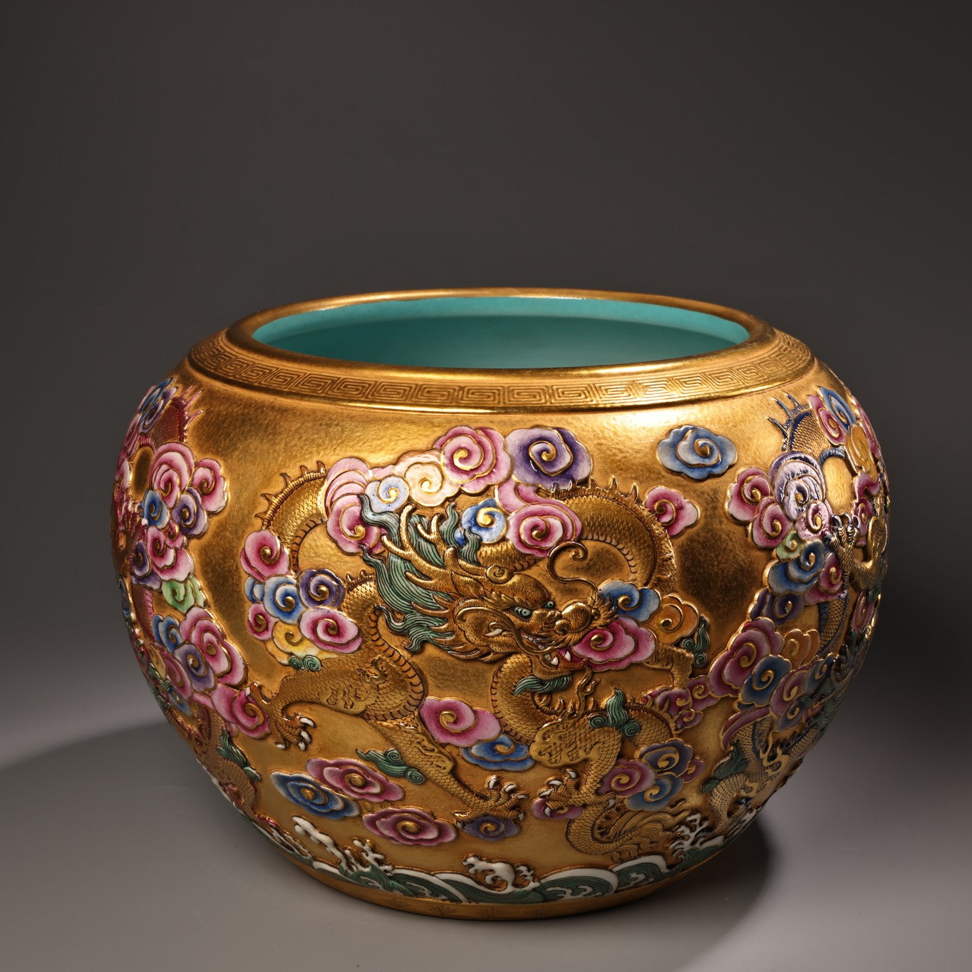 A0747 Chinese Qing Dynasty Gilt Gold Famille Rose Enamel Low Relief Clouds Dragon Design Porcelain Jar