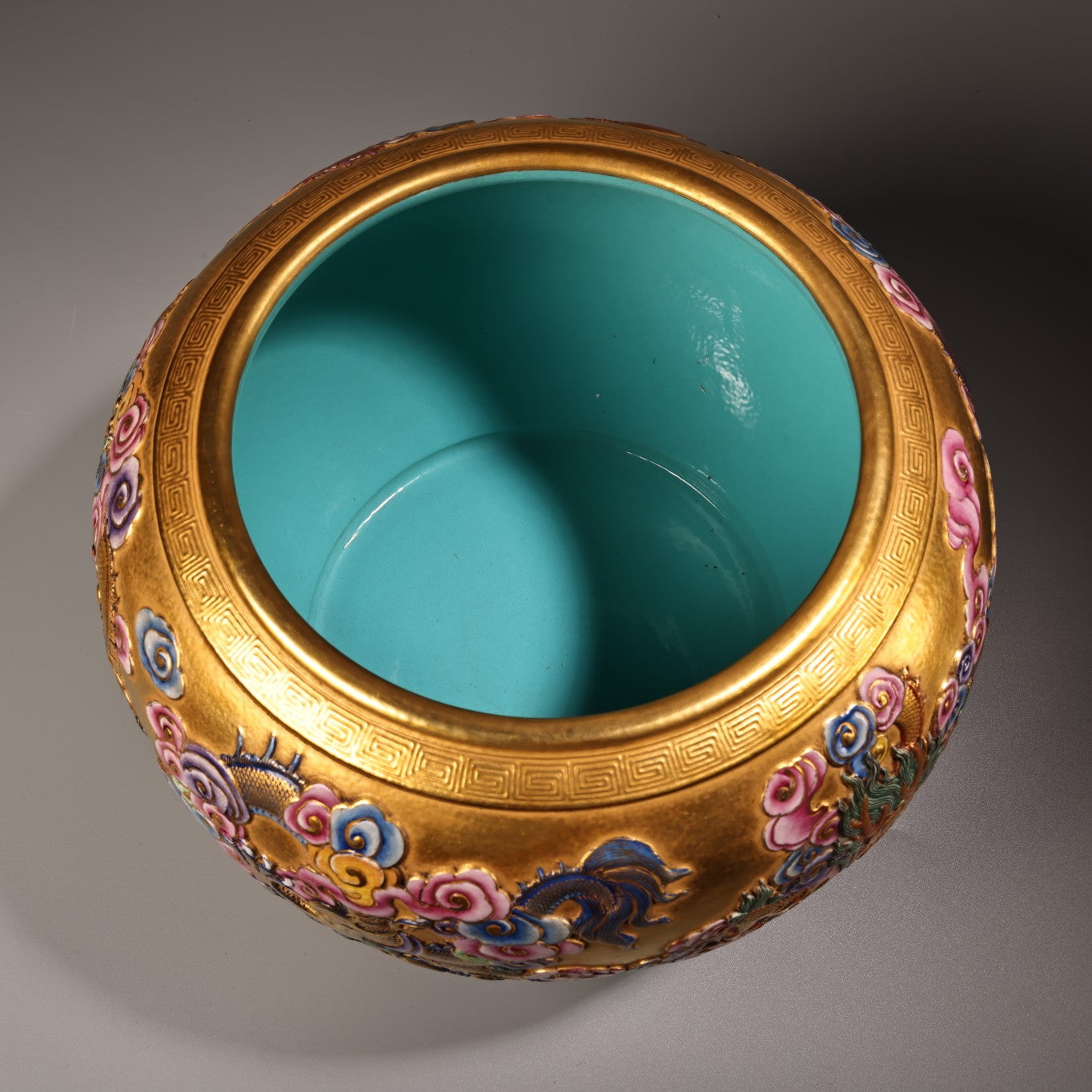 A0747 Chinese Qing Dynasty Gilt Gold Famille Rose Enamel Low Relief Clouds Dragon Design Porcelain Jar