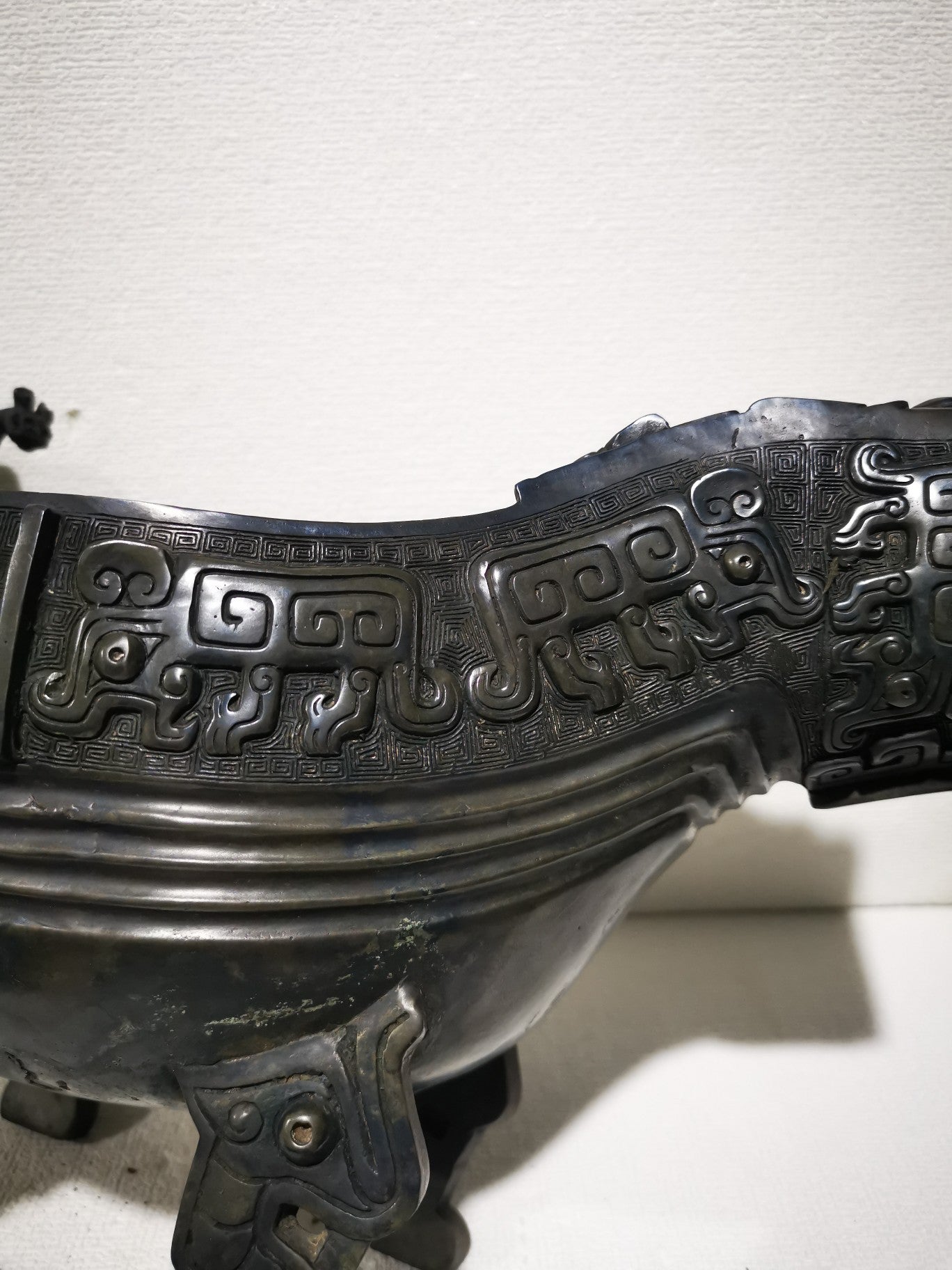 A0749 Xi Zhou Period Bronze Dragon Pattern Statue