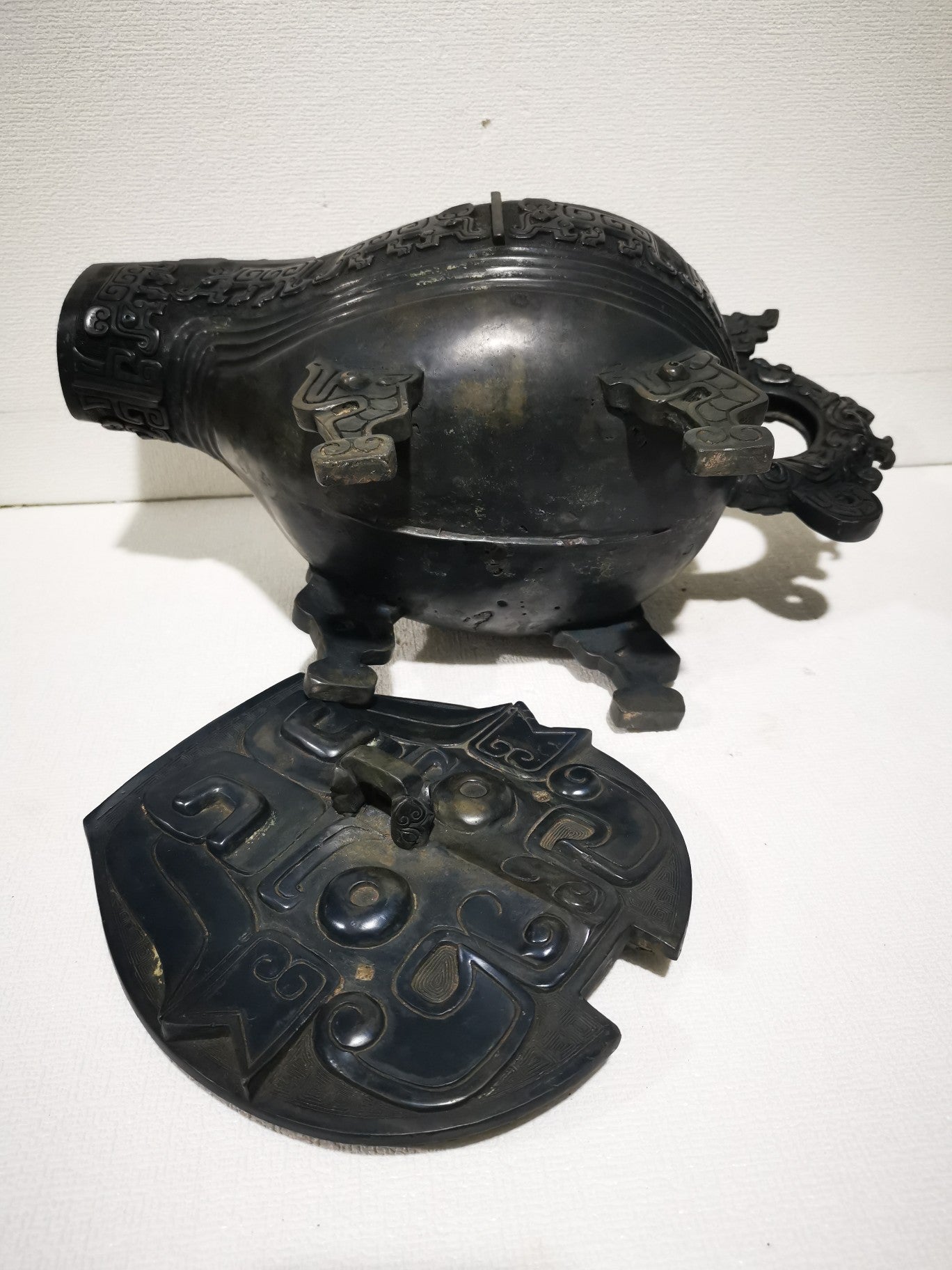 A0749 Xi Zhou Period Bronze Dragon Pattern Statue