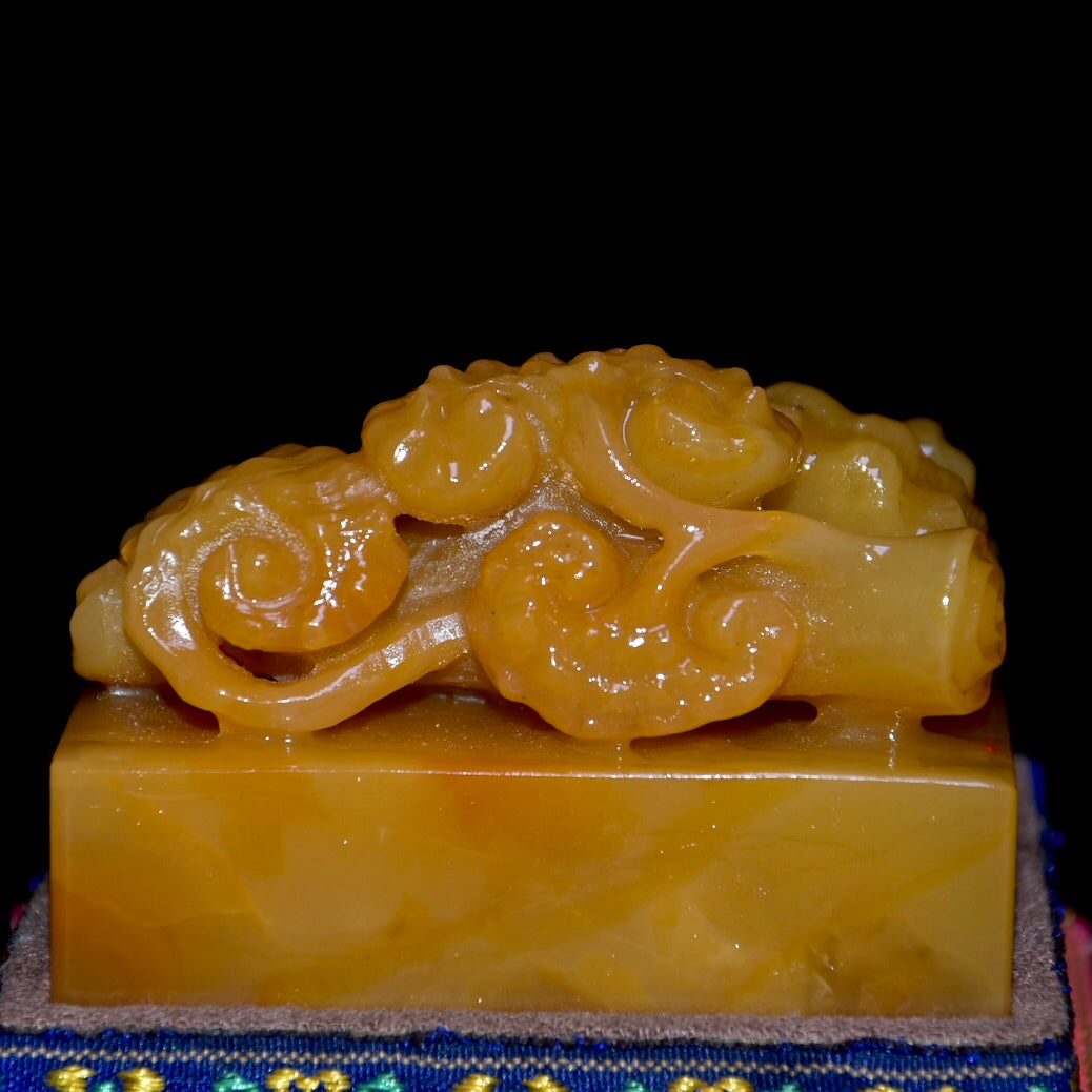 A0764 Vintage Chinese Shoushan Tianhuang Stone Carved Ganoderma Lucidum Seal Statue
