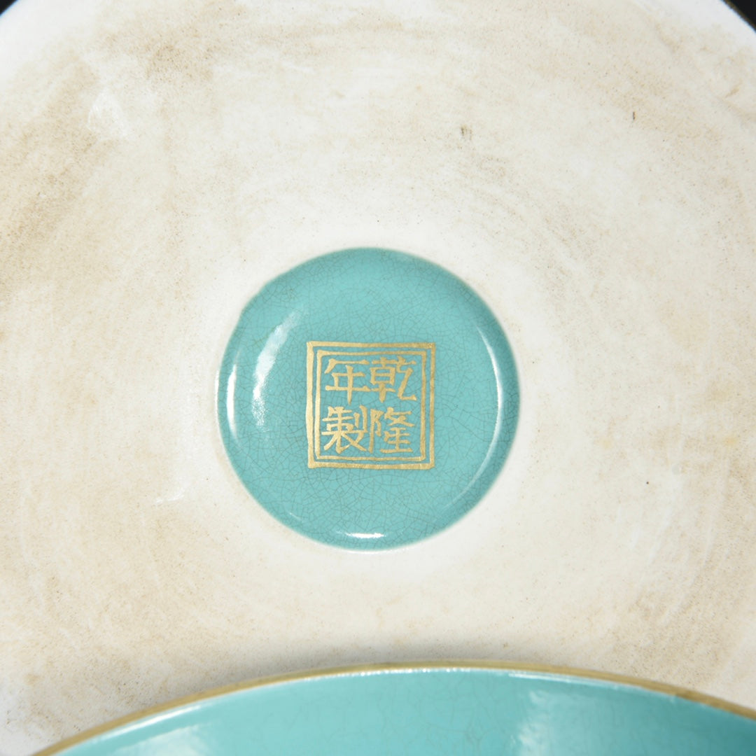 A0785 Chinese Qing Dynasty Gilt Edge Famille Rose Mandarin Ducks & Lotus Leaf & Lotus Flower Design Porcelain Box