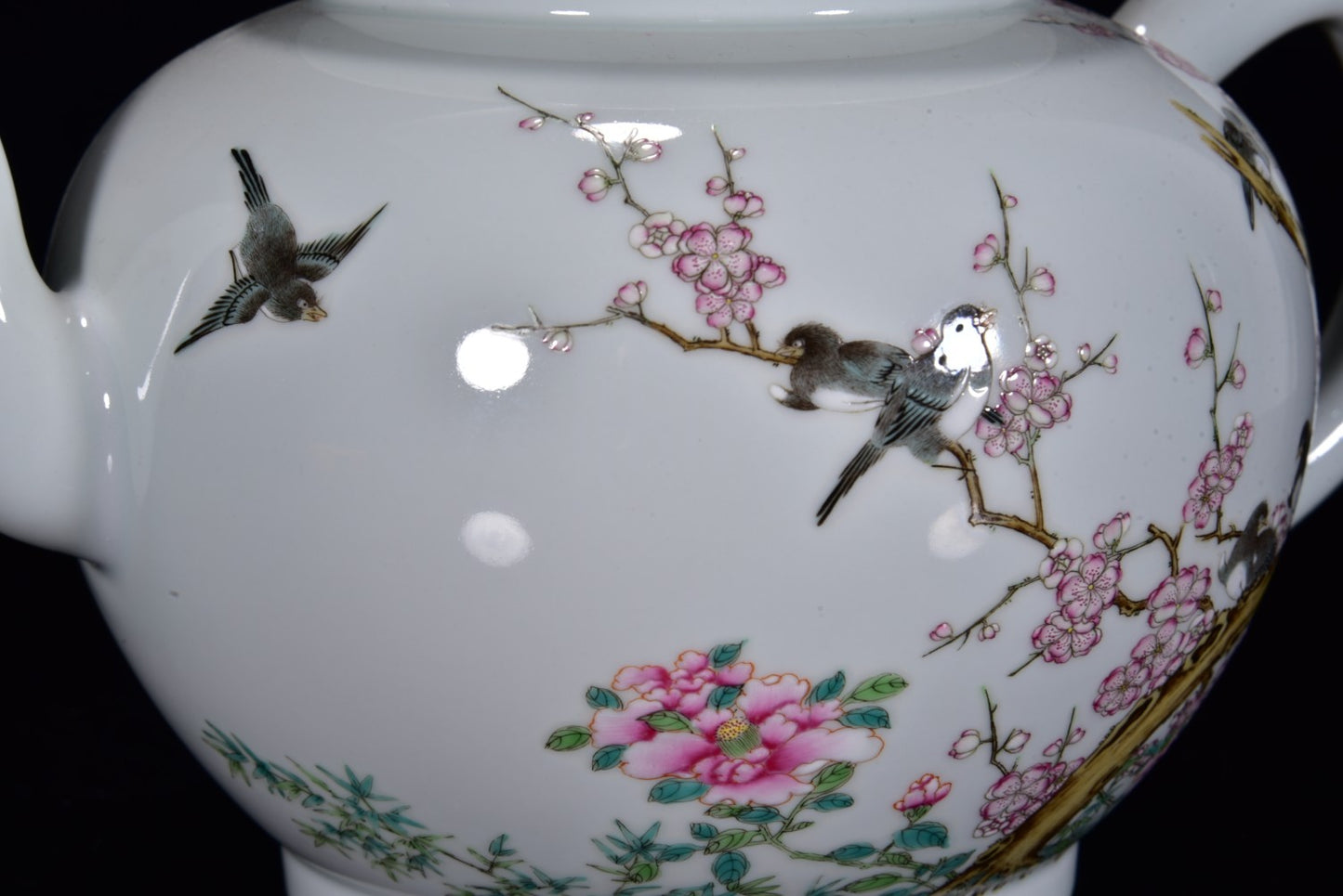 A0808 Chinese Qing Dynasty Gilt Gold Famille Rose Plum Flower & Magpie Design Porcelain Teapot