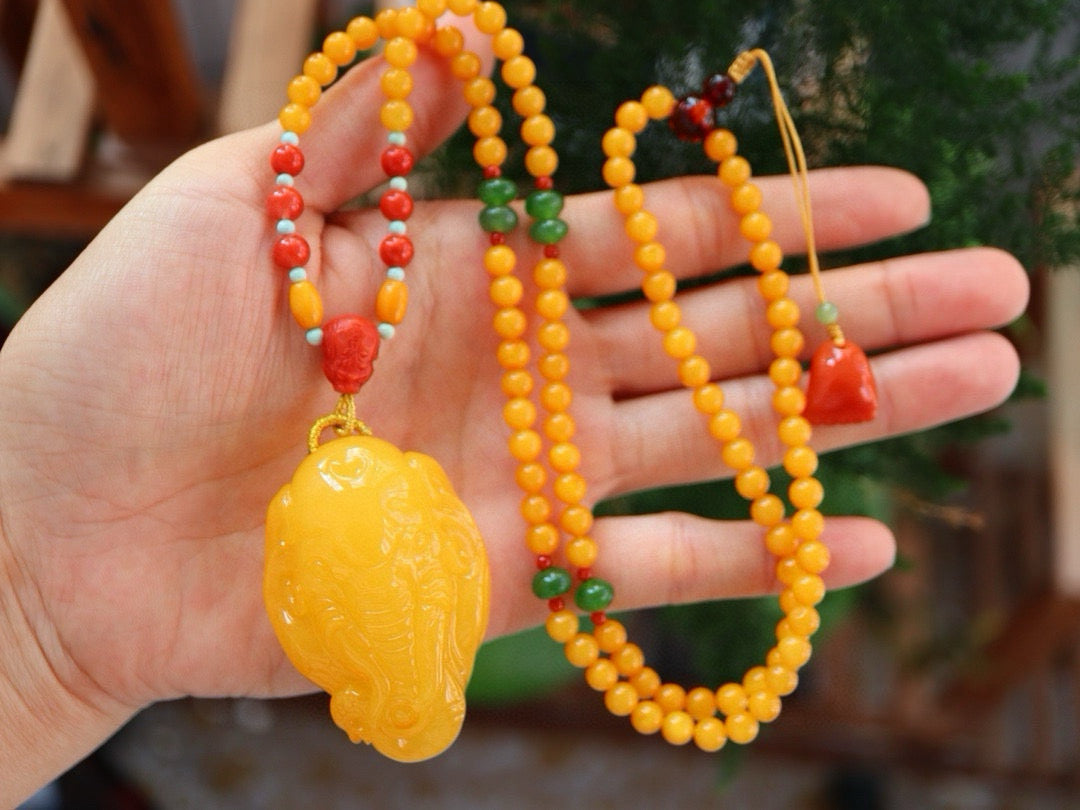 A0832 Beautiful Beeswax Carved Elephant Pendant w Beeswax & Nanhong Agate & Green Jade Beads Necklace