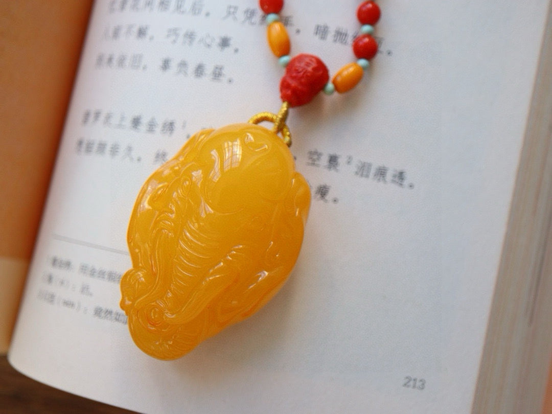 A0832 Beautiful Beeswax Carved Elephant Pendant w Beeswax & Nanhong Agate & Green Jade Beads Necklace