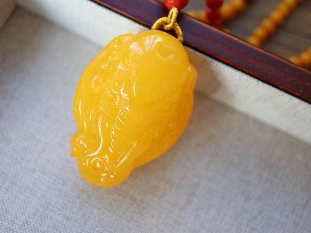 A0832 Beautiful Beeswax Carved Elephant Pendant w Beeswax & Nanhong Agate & Green Jade Beads Necklace