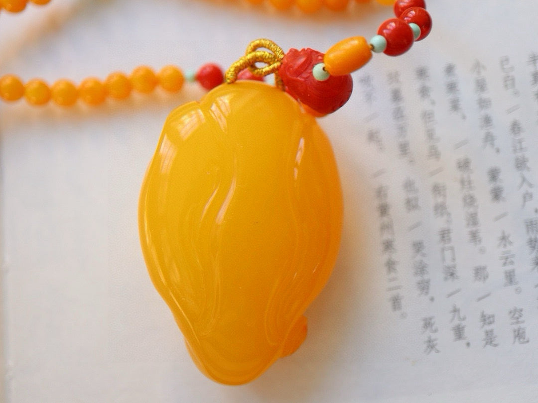 A0832 Beautiful Beeswax Carved Elephant Pendant w Beeswax & Nanhong Agate & Green Jade Beads Necklace