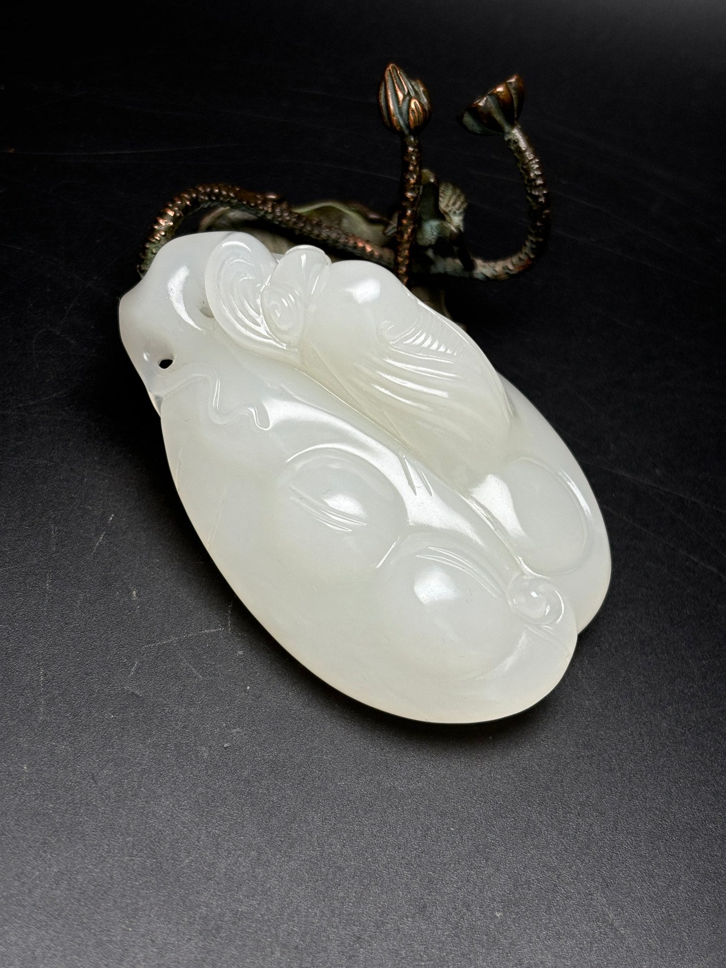 A0837 Superb Chinese Hetian Jade Carved Fortune Cicada & Pea Pod Pendant