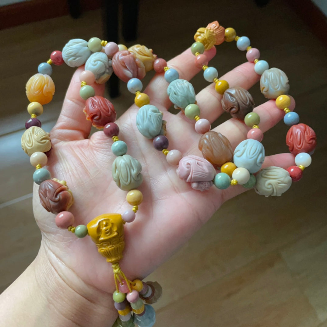 A0844 Beautiful Color Alxa Agate Carved Eighteen Arhat Beads Necklace
