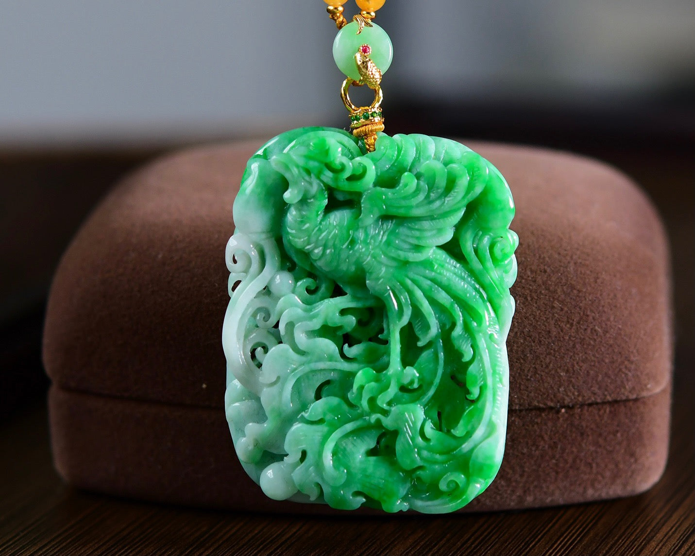 A0853 Exquisite Green Jadeite Carved Phoenix Pendant w Beads Necklace