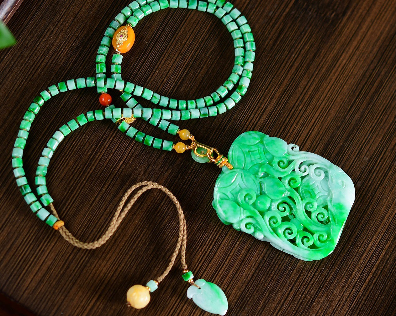 A0853 Exquisite Green Jadeite Carved Phoenix Pendant w Beads Necklace