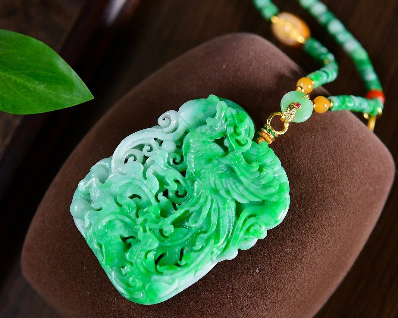 A0853 Exquisite Green Jadeite Carved Phoenix Pendant w Beads Necklace
