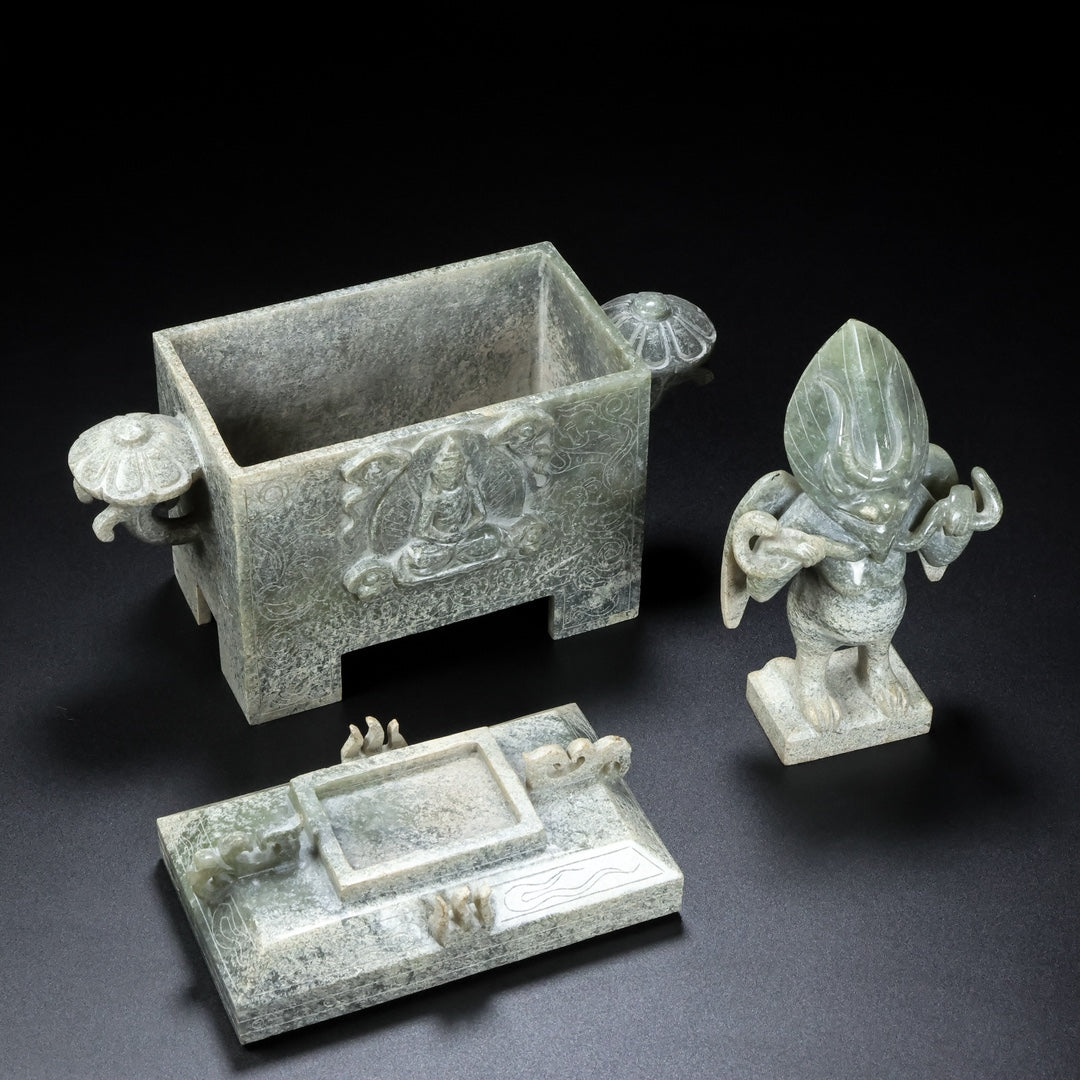 A0856 Superb Vintage Chinese Hetian Jade Carved Divine Bird Suparna Box