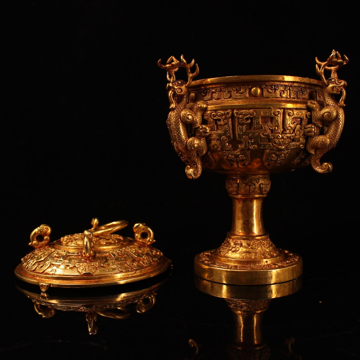 A0867 Vintage Chinese Gilt Gold Copper High Relief Fortune Dragon Pot