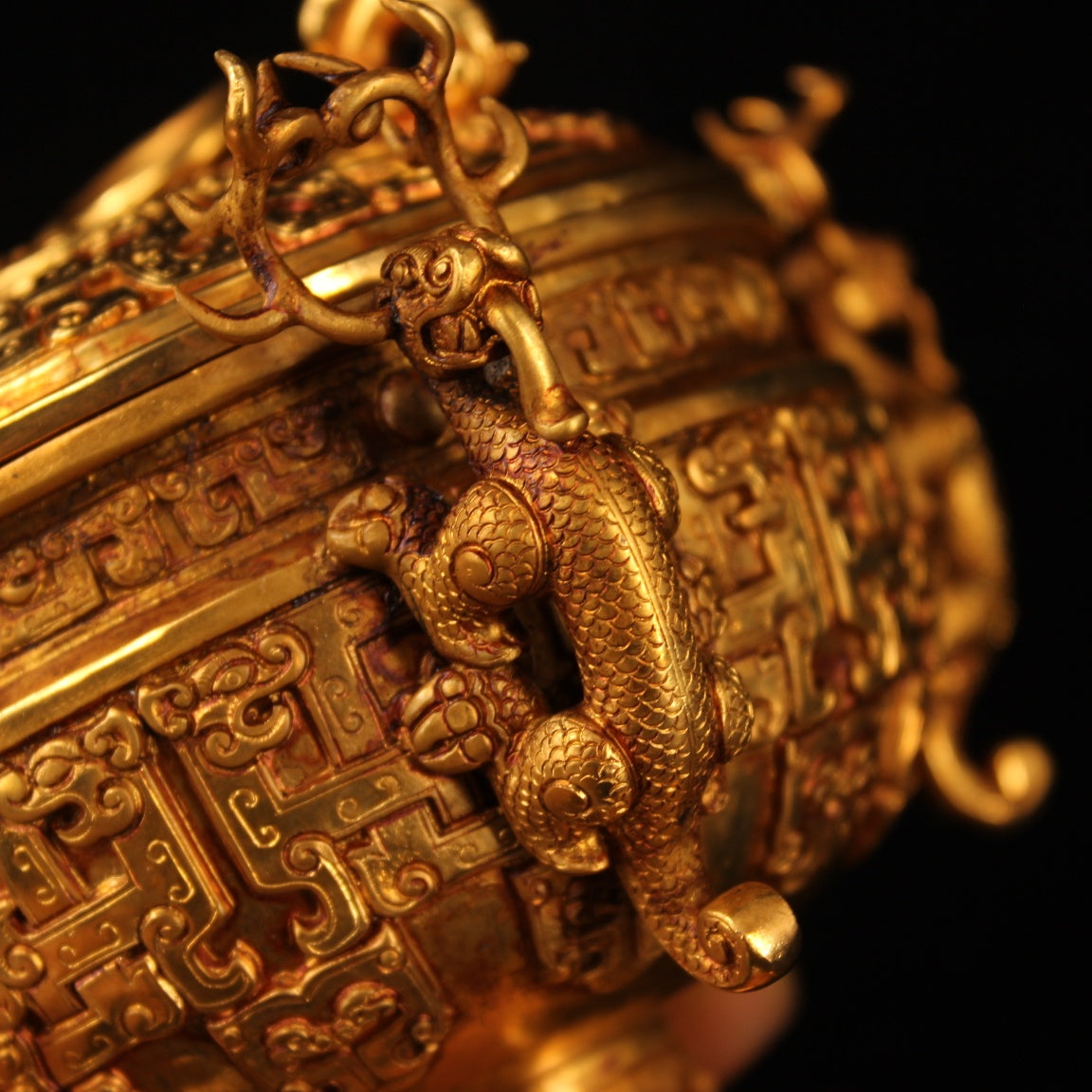 A0867 Vintage Chinese Gilt Gold Copper High Relief Fortune Dragon Pot