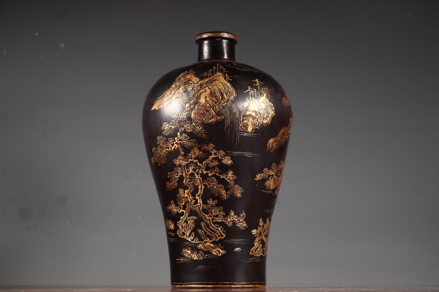 A0884 Vintage Chinese Gilt Gold Lacquerware Mountain River Scene Design Vase