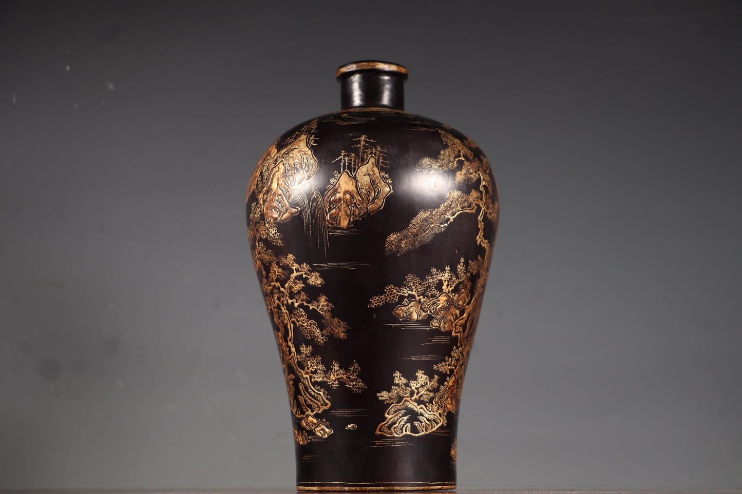 A0884 Vintage Chinese Gilt Gold Lacquerware Mountain River Scene Design Vase