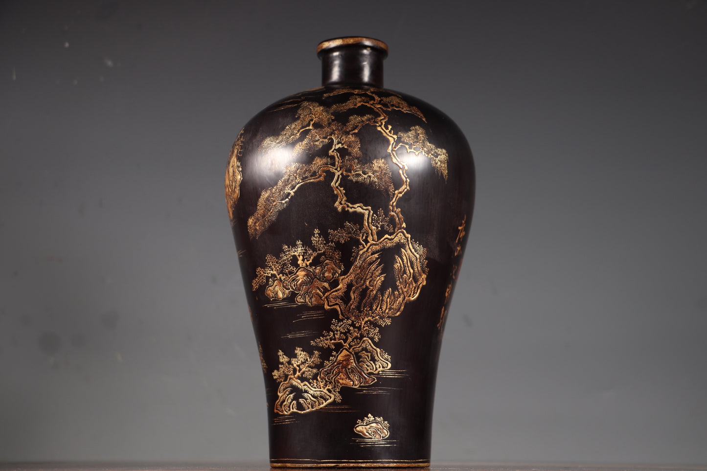 A0884 Vintage Chinese Gilt Gold Lacquerware Mountain River Scene Design Vase