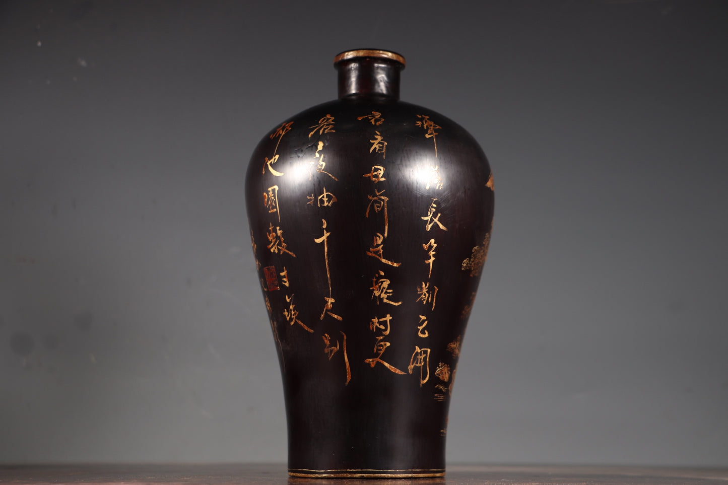 A0884 Vintage Chinese Gilt Gold Lacquerware Mountain River Scene Design Vase
