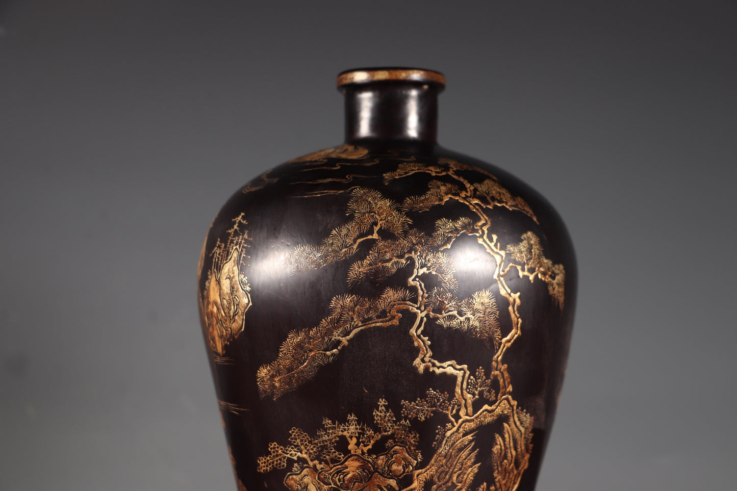A0884 Vintage Chinese Gilt Gold Lacquerware Mountain River Scene Design Vase