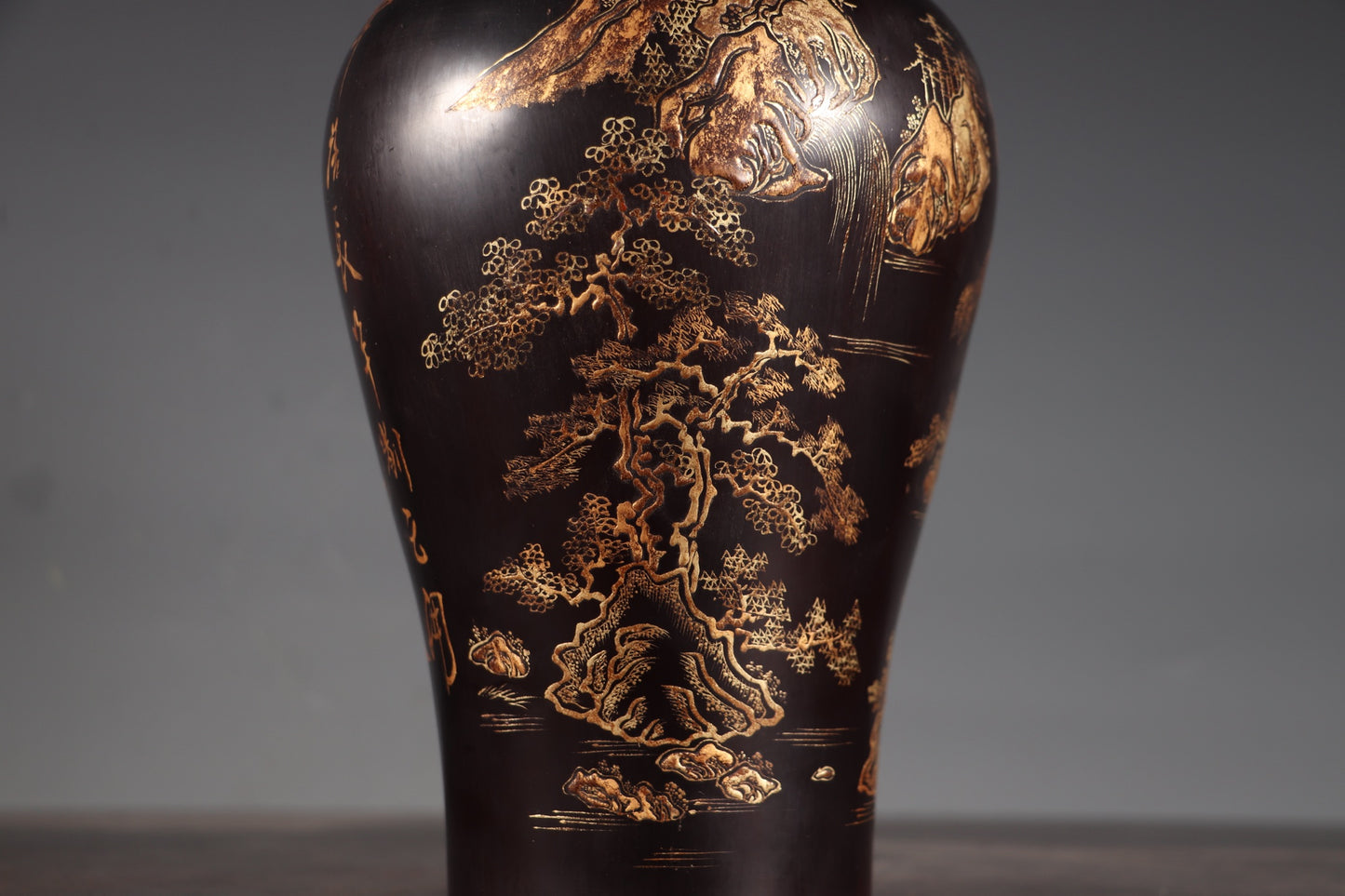 A0884 Vintage Chinese Gilt Gold Lacquerware Mountain River Scene Design Vase