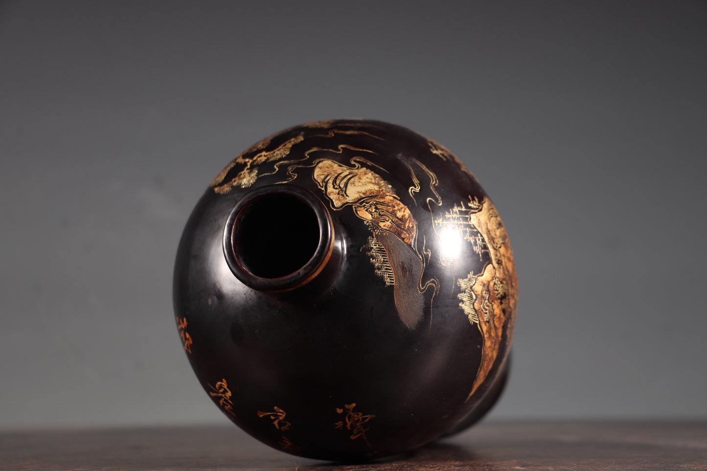 A0884 Vintage Chinese Gilt Gold Lacquerware Mountain River Scene Design Vase