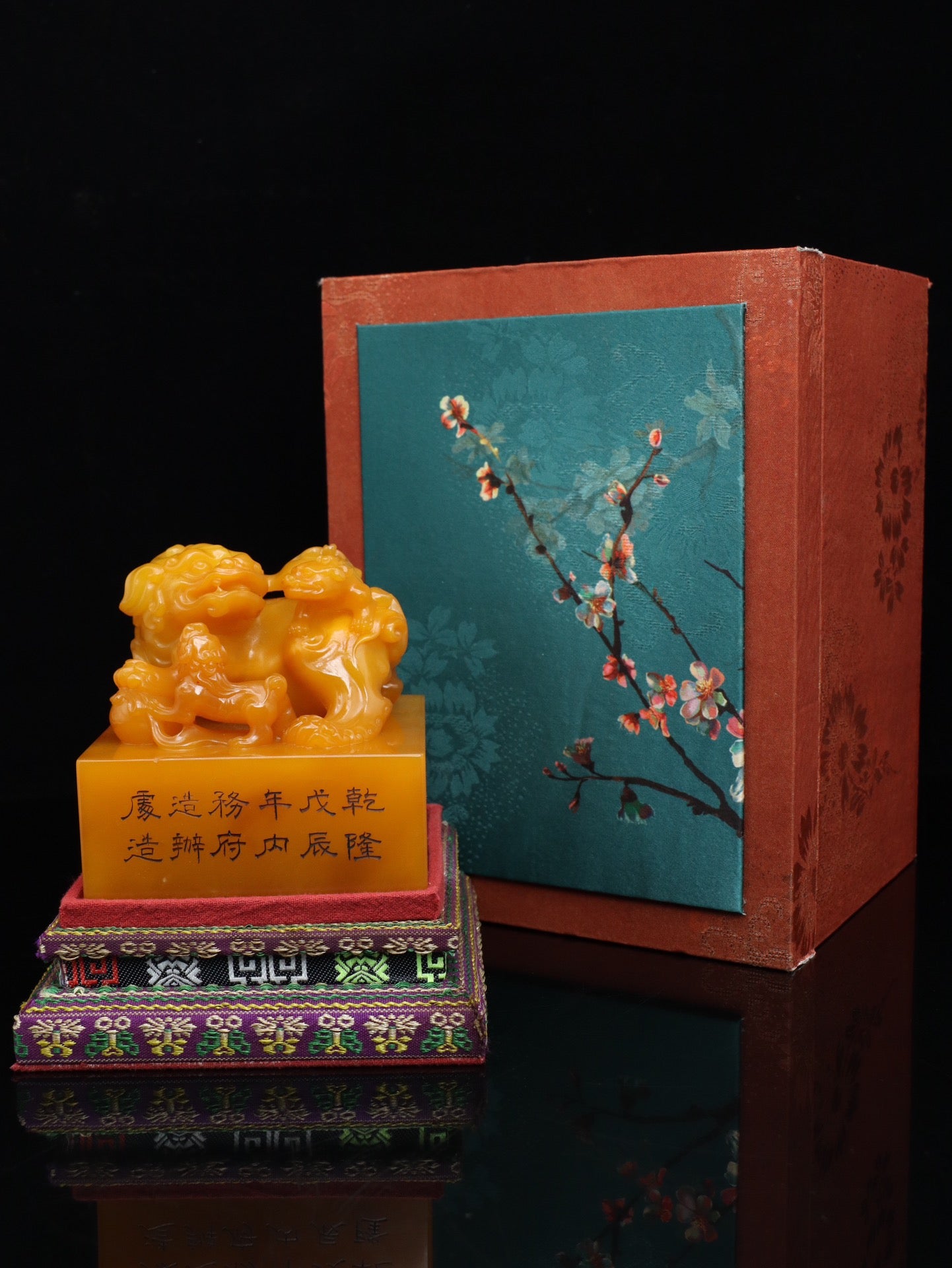 A0887 Superb Old Chinese Shoushan Tianhuang Stone Carved Fortune Beast Seal Statue w Box