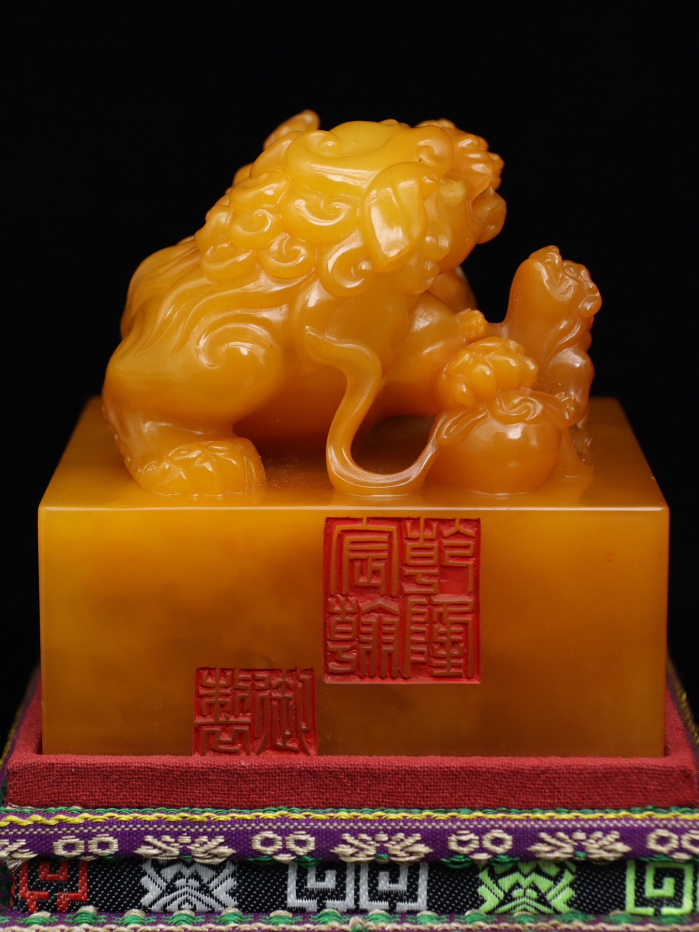 A0887 Superb Old Chinese Shoushan Tianhuang Stone Carved Fortune Beast Seal Statue w Box