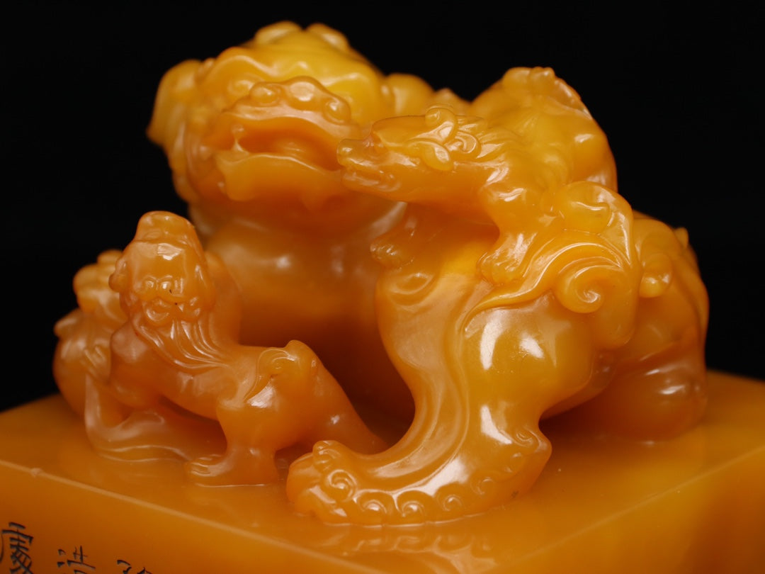 A0887 Superb Old Chinese Shoushan Tianhuang Stone Carved Fortune Beast Seal Statue w Box