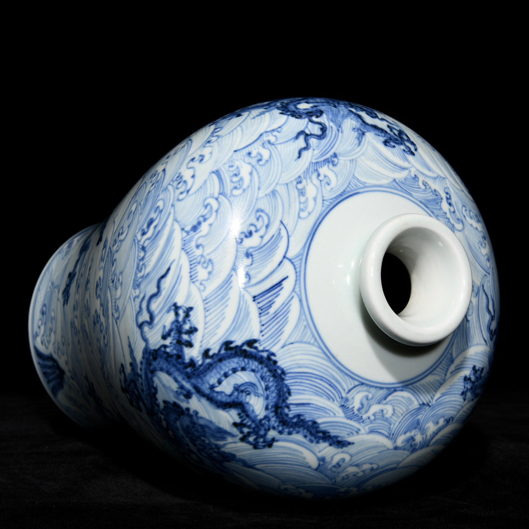 A0888 Chinese Qing Dynasty Blue And White Porcelain Fortune Dragon Design Vase