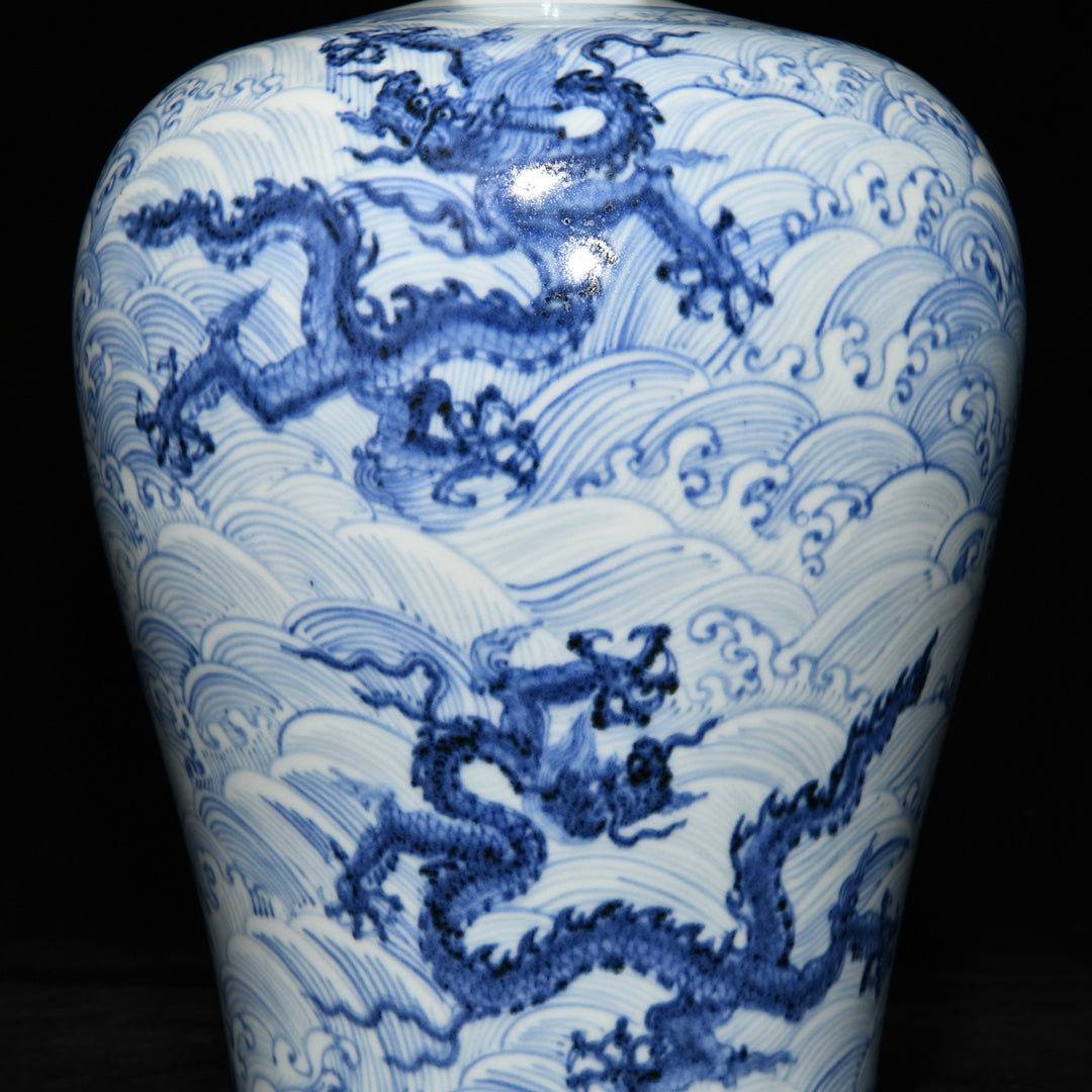 A0888 Chinese Qing Dynasty Blue And White Porcelain Fortune Dragon Design Vase