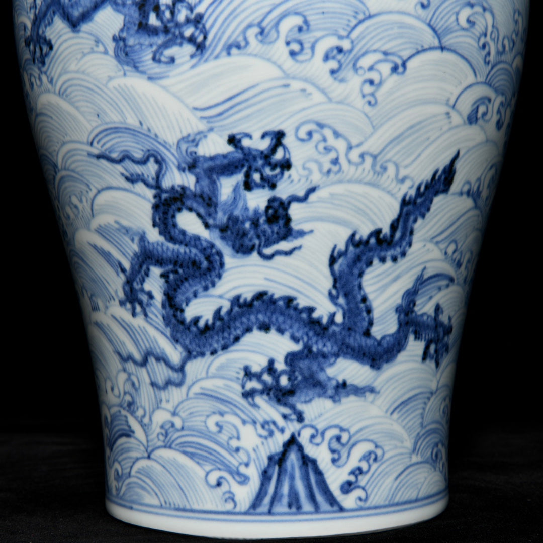 A0888 Chinese Qing Dynasty Blue And White Porcelain Fortune Dragon Design Vase
