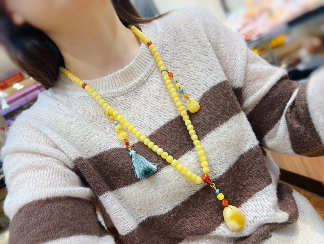 A0897 Beautiful Beeswax Lucky Pendant w Beads Necklace